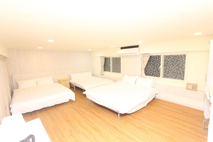 Room 52 of 246