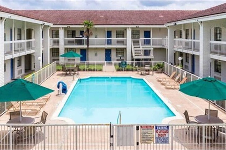 Pool image of Studio 6 Baytown TX - Garth Road
