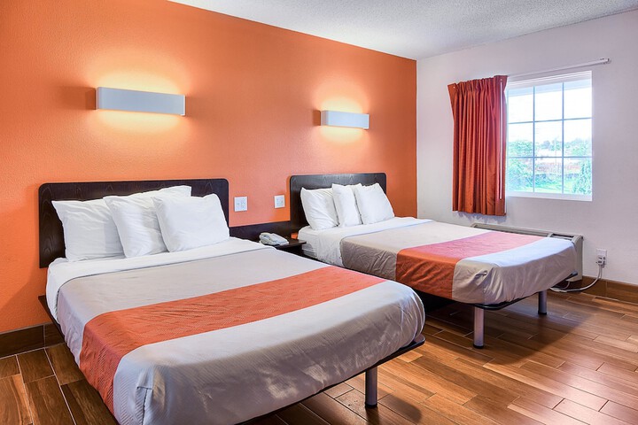 2 Double Beds (8 of 9)