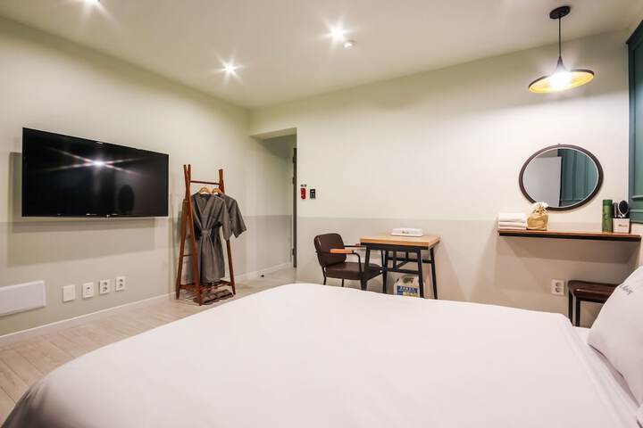 Room 8 of 37