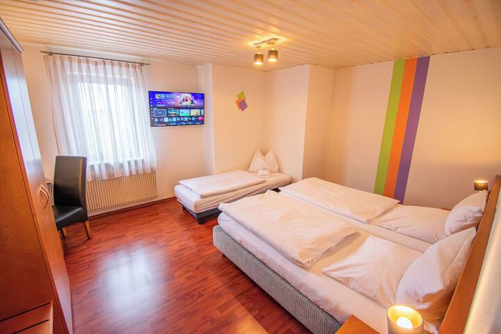 Room 28 of 87