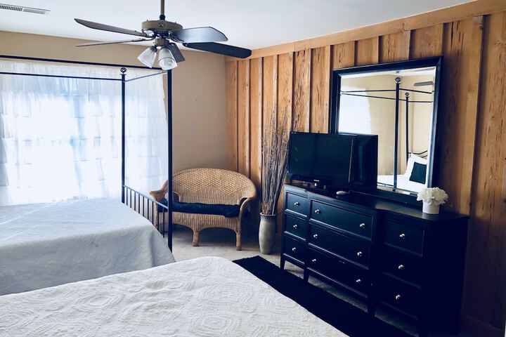 Room 4 of 16
