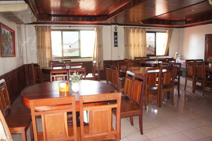 Dining 19 of 26