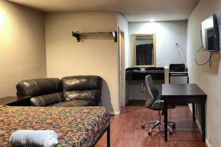 Room 5 of 26