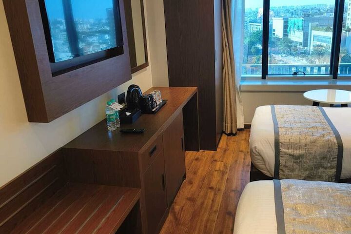 Room 17 of 39