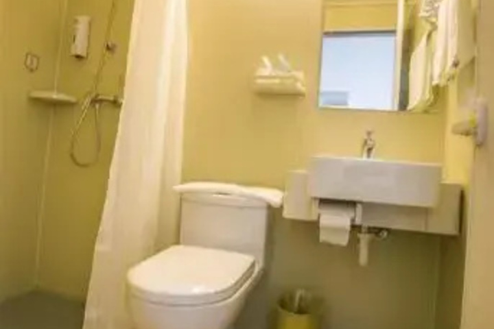 Room 8 of 11