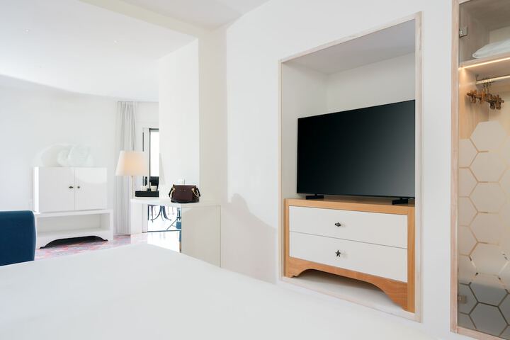 Room 38 of 167