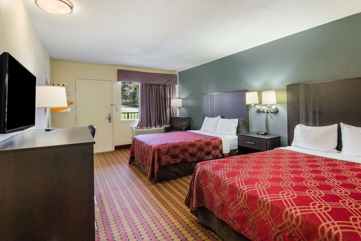 2 Double Beds (1 of 11)