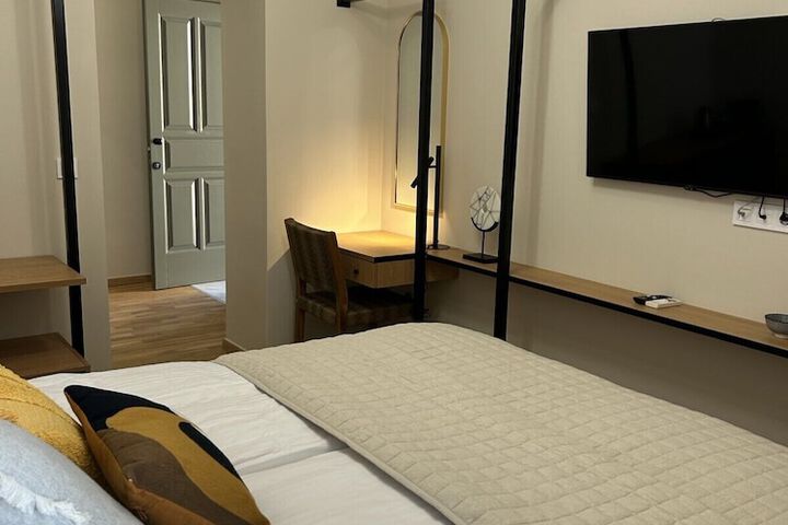 Room 26 of 86