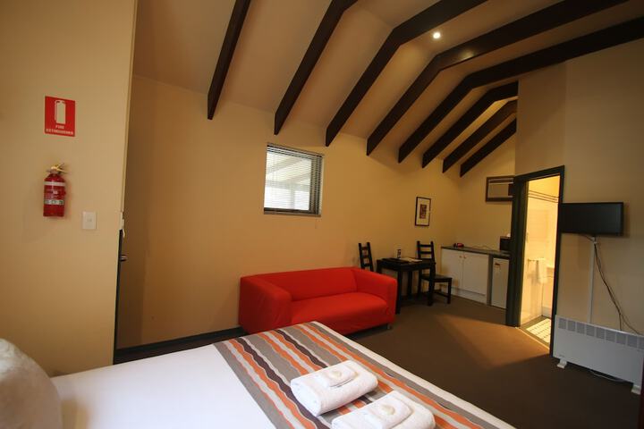 Room 3 of 41