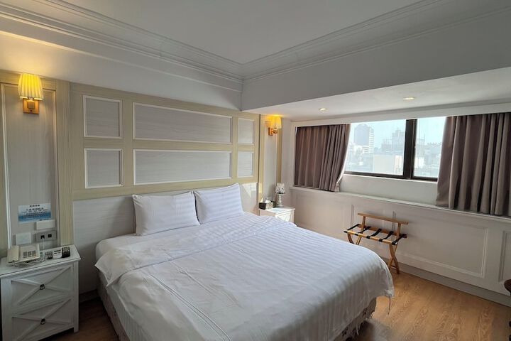 Room 10 of 26