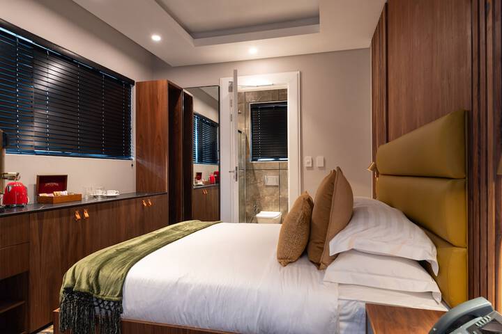 Room 6 of 38