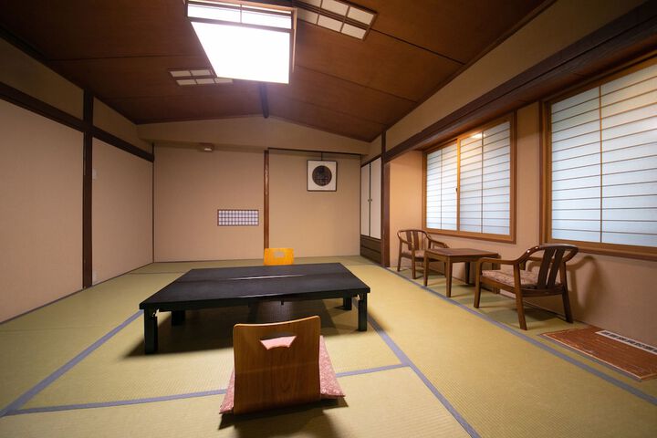 Room 12 of 68