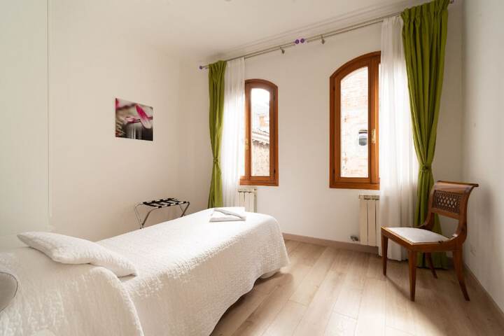 Room 40 of 101