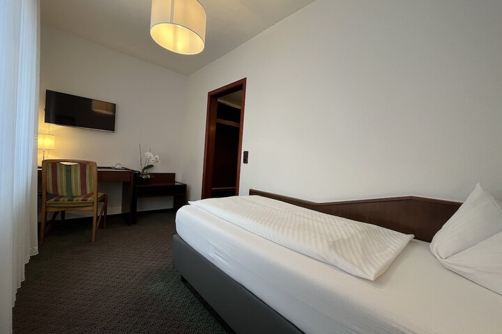 Room 8 of 23