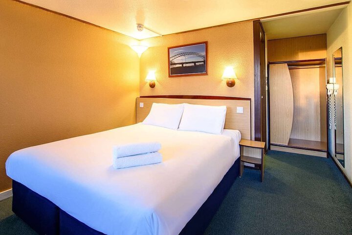 Room 8 of 19
