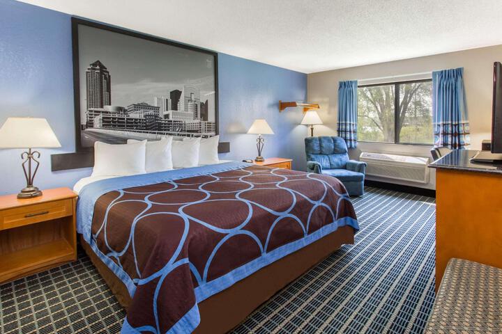 1 King Bed (1 of 5)