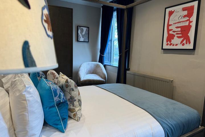 Room 3 of 32