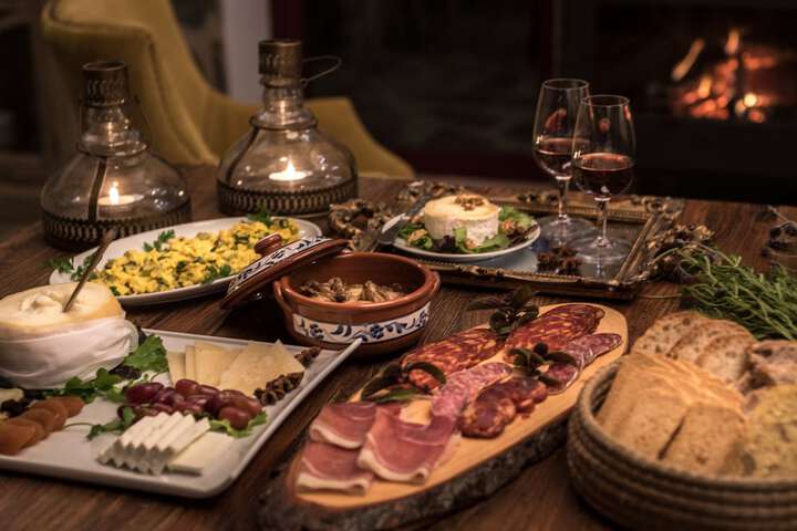 Dining 16 of 20