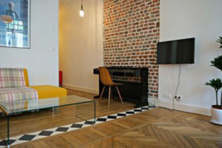Room 7 of 18