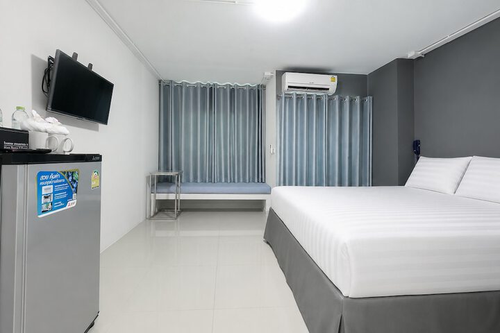 Room 8 of 50