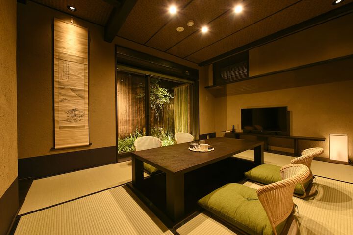 Room 28 of 52