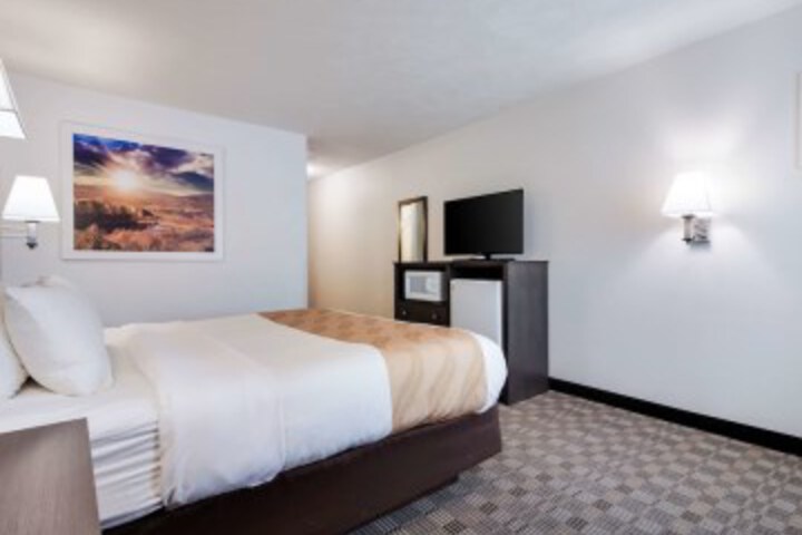 Room 10 of 38