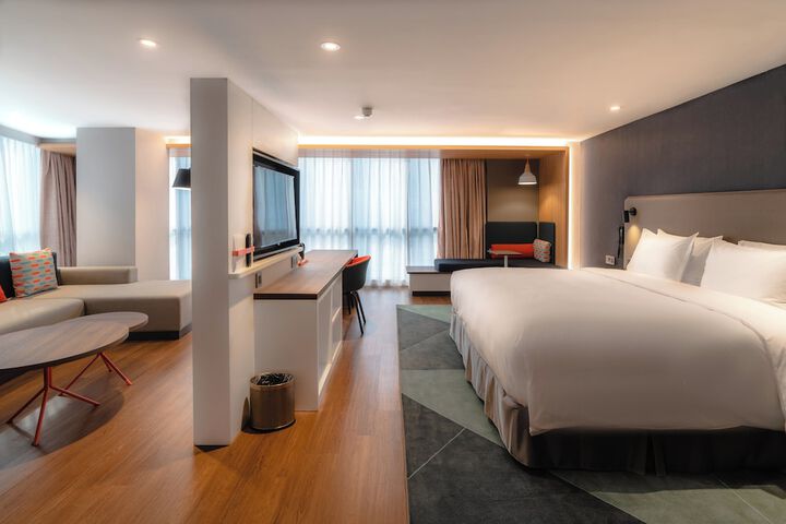 Room 13 of 40