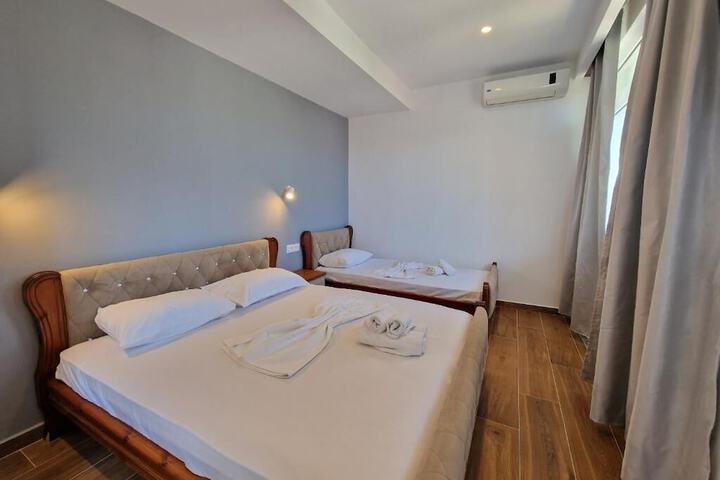 Room 13 of 53