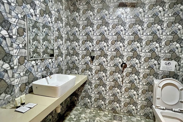 Room 17 of 46