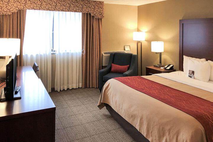 1 King Bed (6 of 7)