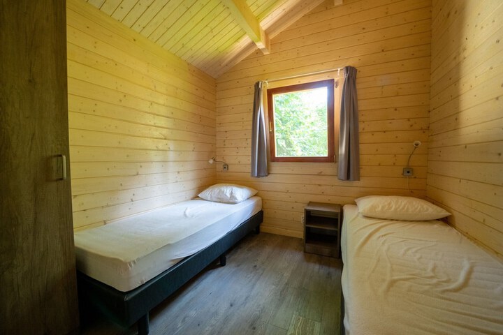 Room 5 of 40