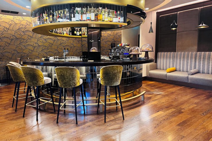 Lounge 79 of 124