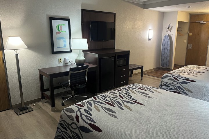 Room 6 of 35