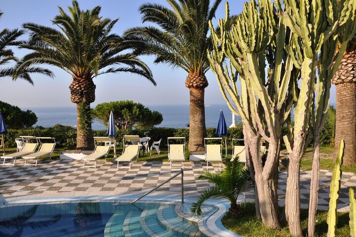 Hotel Pool