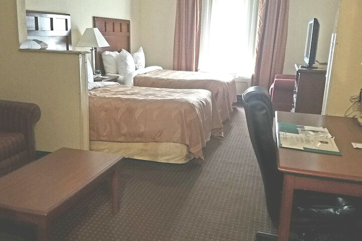 1 King Bed Suite (15 of 15)