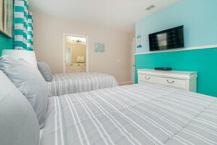 Room 25 of 28