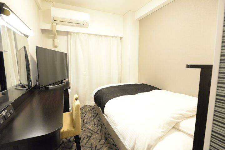 Room 12 of 24