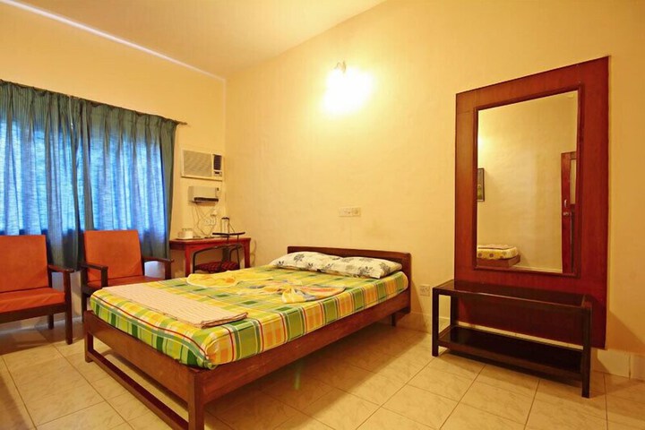Room 13 of 32