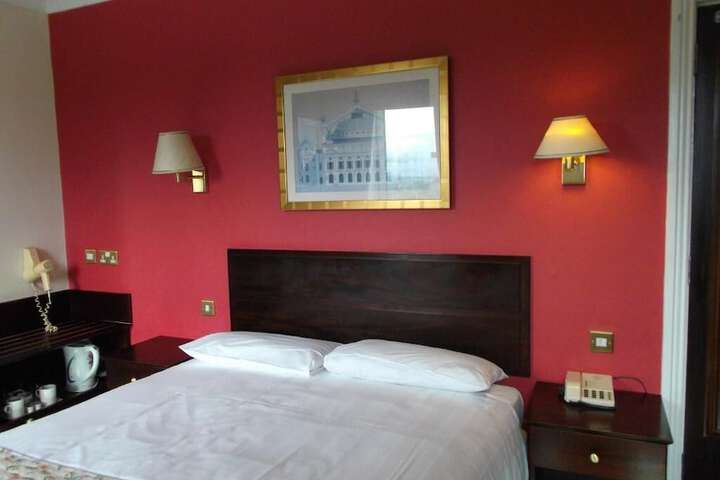 Room 3 of 16
