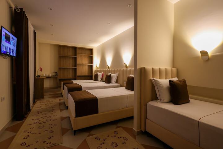Room 18 of 33