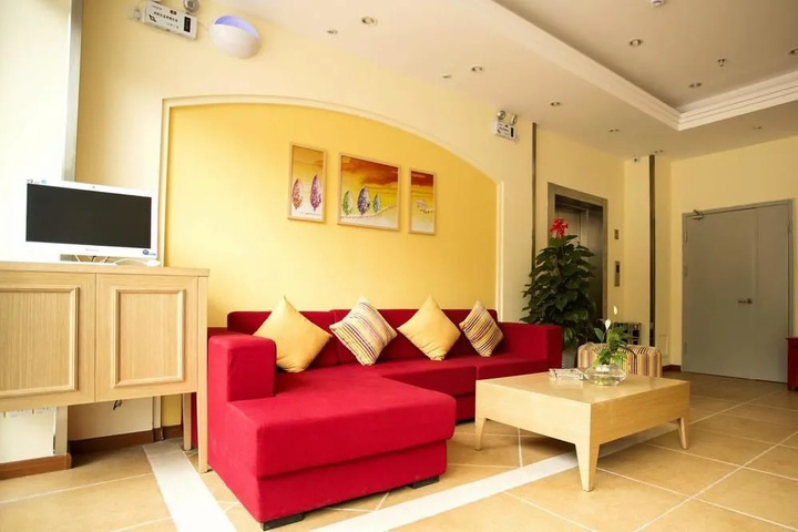 Room 5 of 12