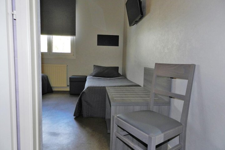 Room 11 of 50