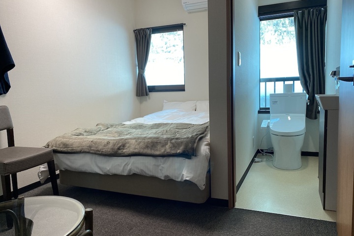 Room 3 of 9