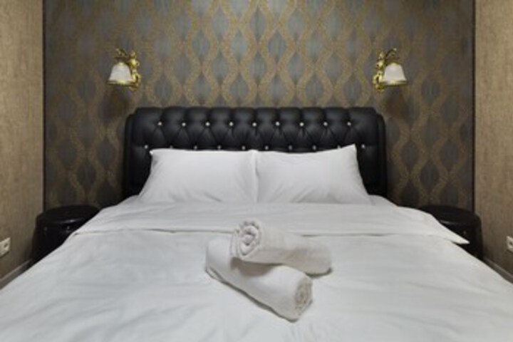 Room 5 of 10