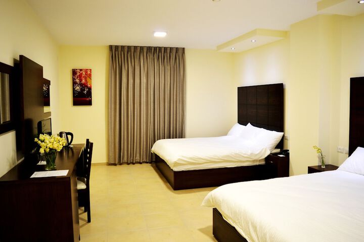 Room 30 of 107