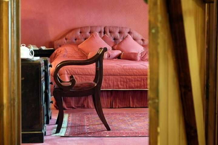 Room 6 of 34