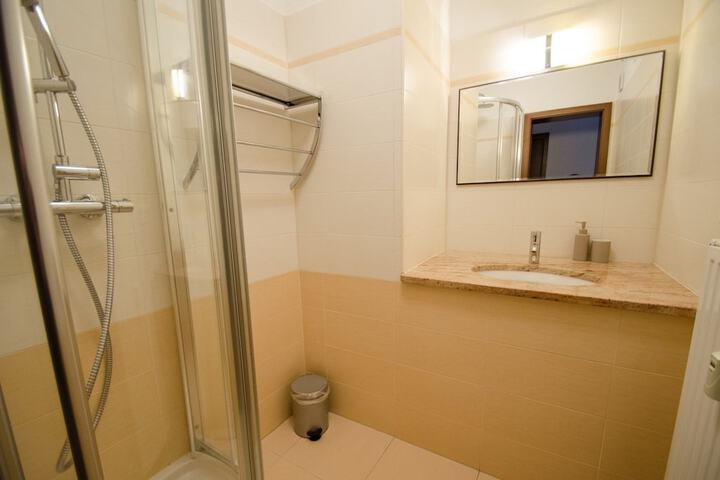 Room 12 of 19