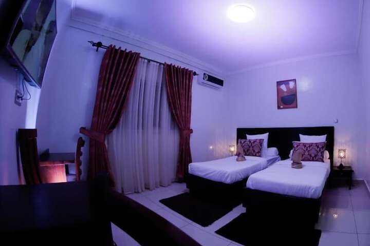 Room 10 of 38