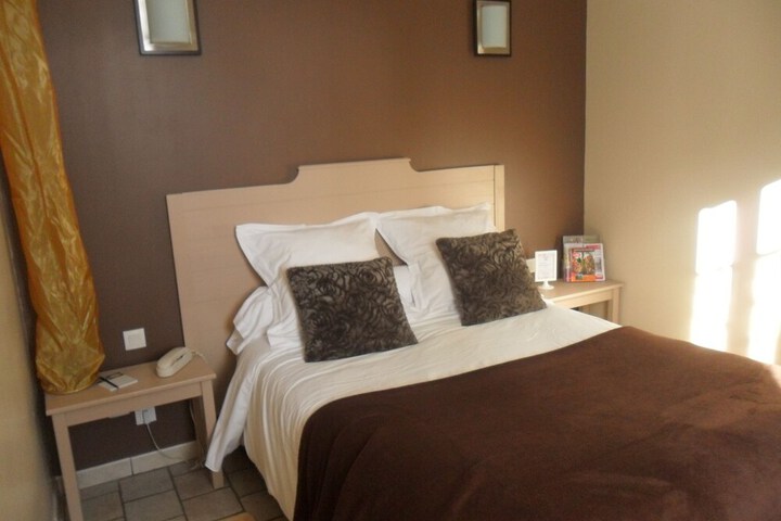 Room 4 of 16